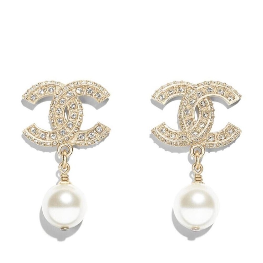 CHANEL Gold and Pearl Drop Earrings